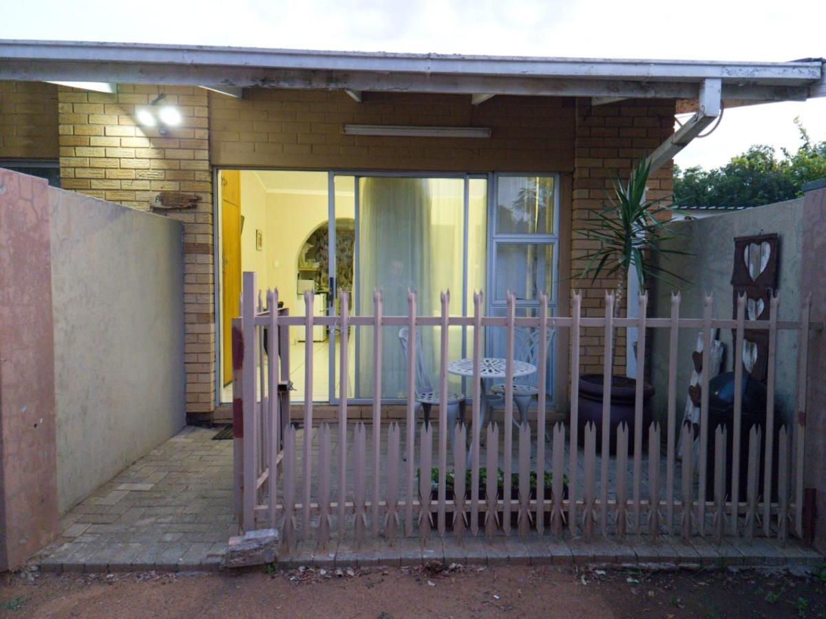 בלומפונטייין Rusplek Guesthouse And Conference Centre מראה חיצוני תמונה